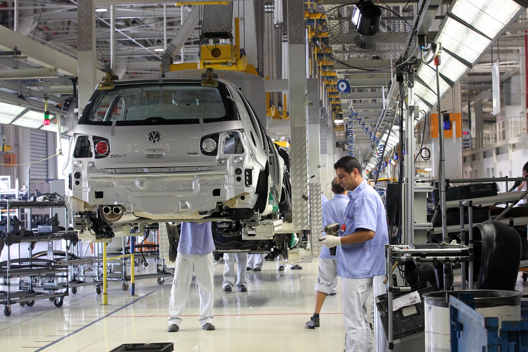 Paraná lidera alta na produção industrial de março